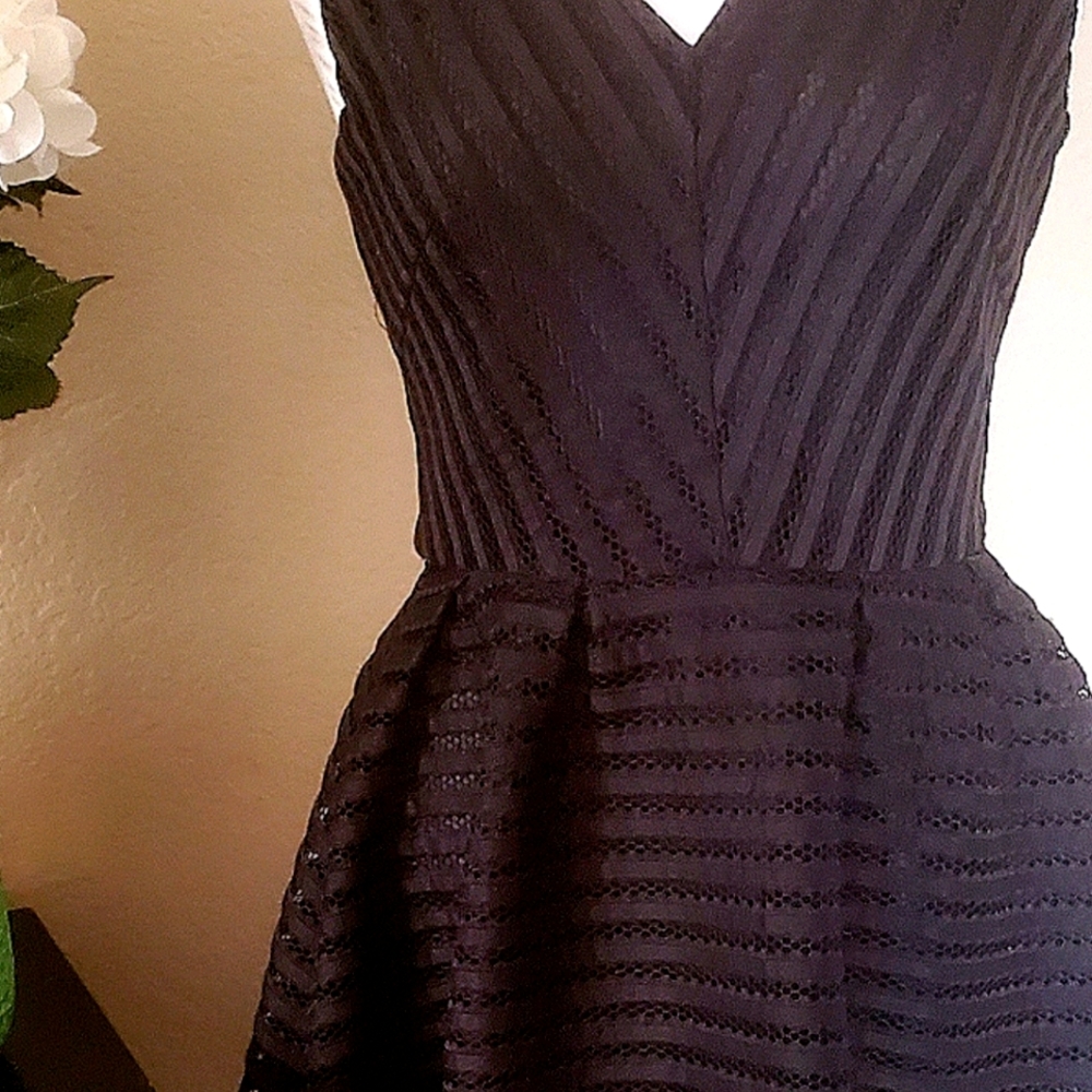 H & M Sleeveless V-Neck dress